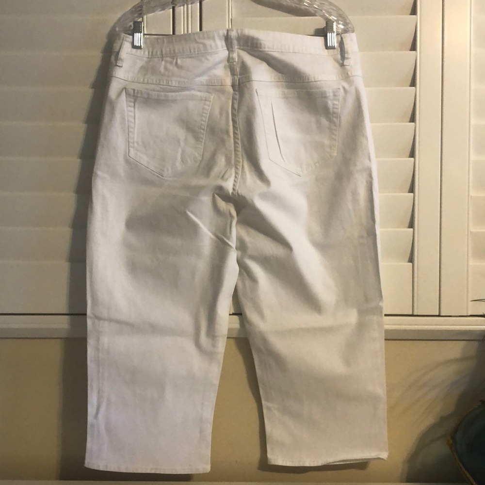 Ladies Riders by Lee White Capri Jeans. - Picture 3 of 3